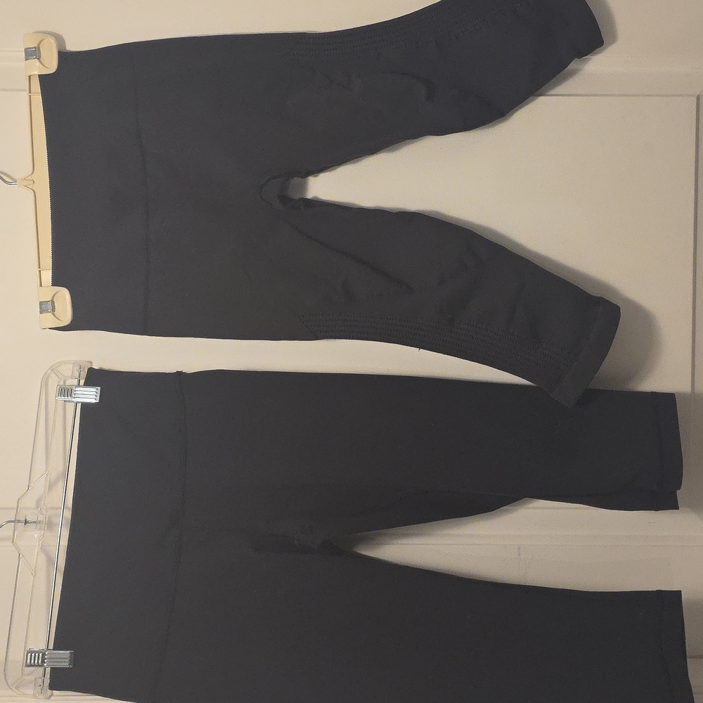 #52 Bundle of 2 Lululemon FLAWED Leggings Size 8, 17" *wash wear